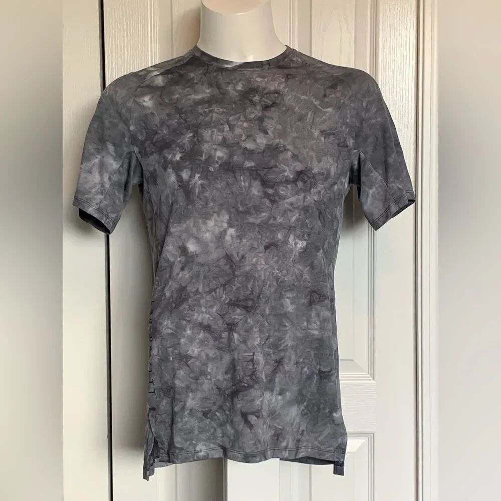 Lululemon t-shirt